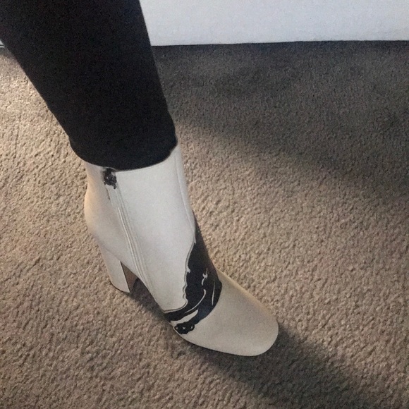 Valentino Garavani Panther Leather 90mm Bootie - Picture 7 of 8